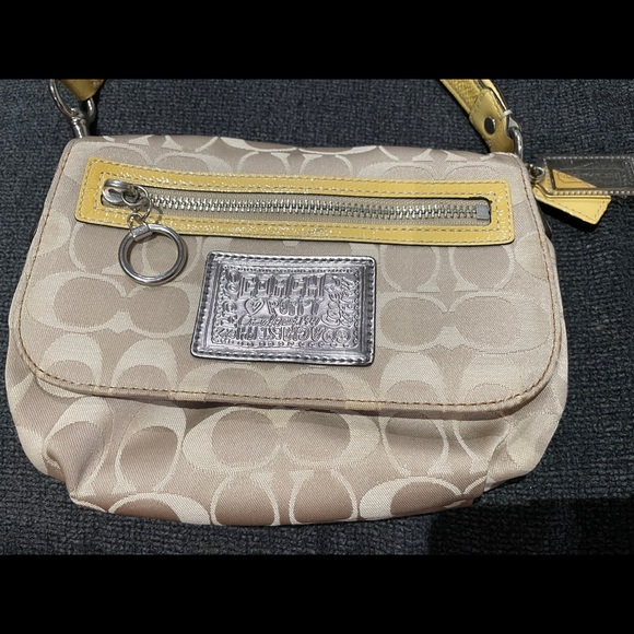 Coach Poppy shoulder bag beige - Picture 2 of 11